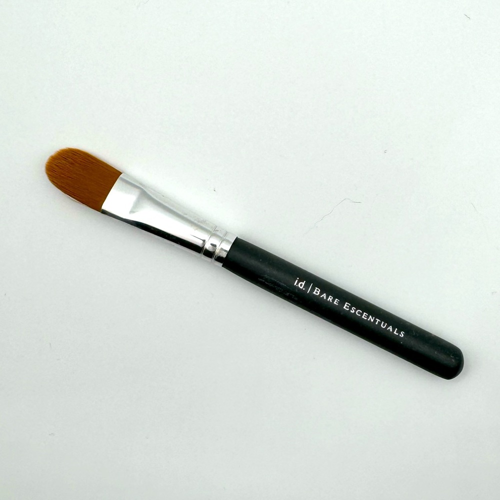 bareMinerals max concealer brush